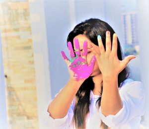 5 Tips To Clean Nails On Holi