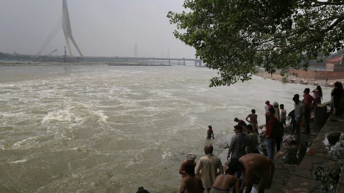 NDRF rescue operation for 5 youth who drowned in Yamuna