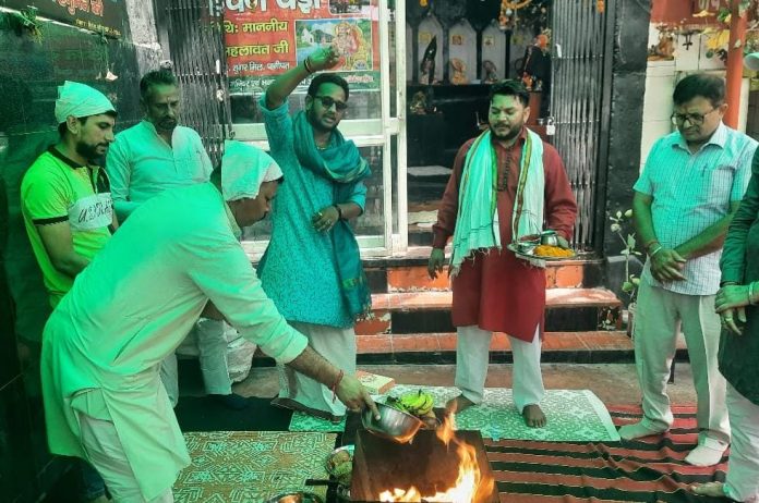 शनि मंदिर प्रांगण में विश्व शांति हेतु यज्ञ किया