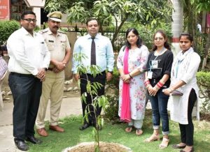 आर्य कॉलेज में विश्व तंबाकू निषेध दिवस पर पौधारोपण कर दिया पर्यावरण बचाने का संदेश