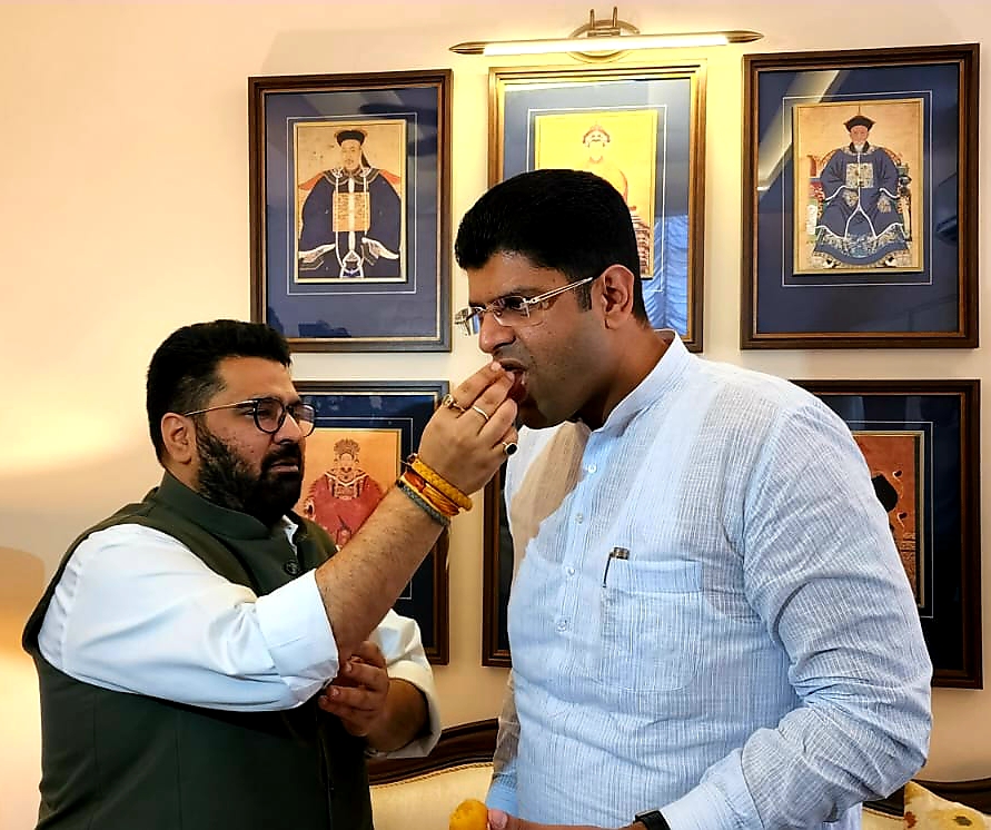 Kartikeya Sharma met Dushyant Chautala