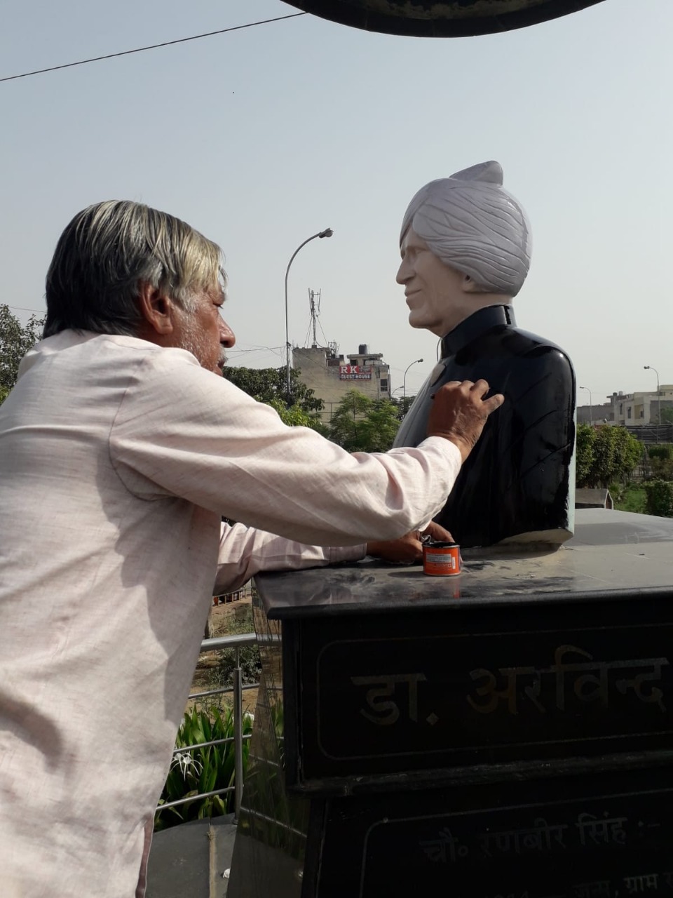 Former CM's Father's Memorial is in Ruins for 10 Years