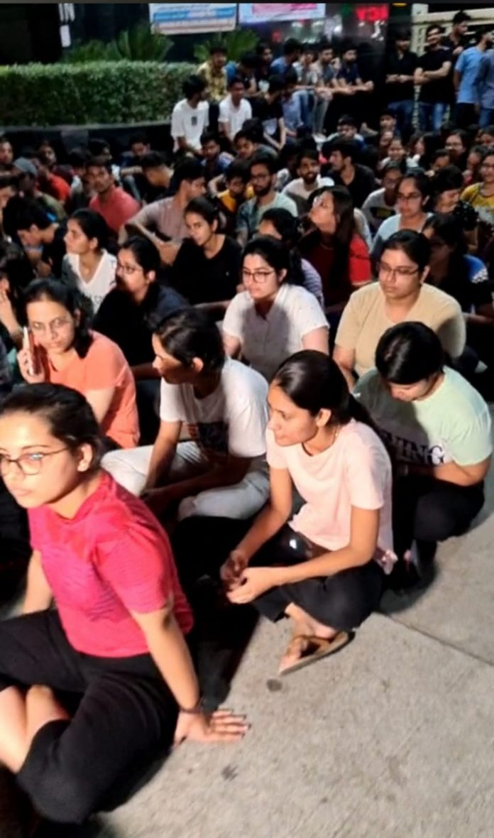 MBBS Students Protest at College Gate till Late Night