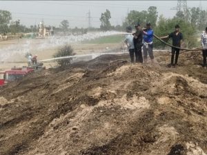 डाहर स्थित नई शुगर मिल में मात्र एक बीड़ी की चिंगारी से लगी आग के कारण हजारों क्विंटल खोई जलकर राख