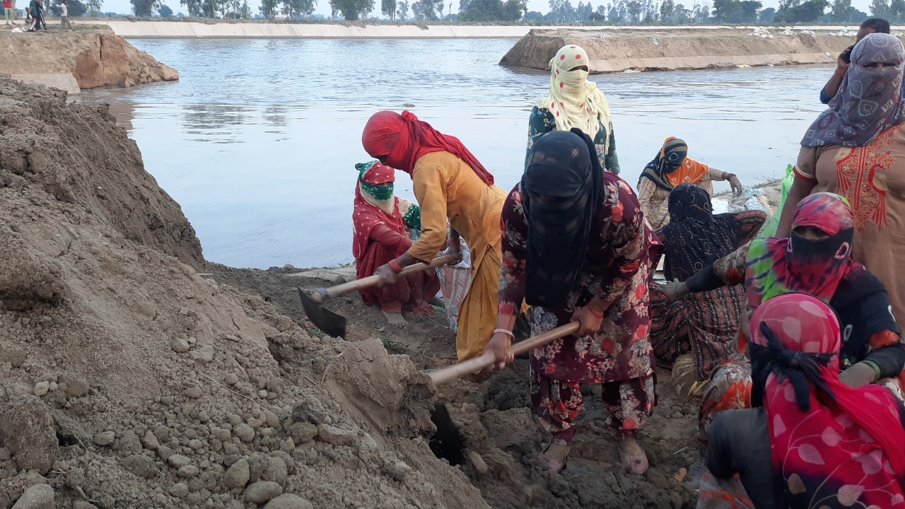 Rift in the Banks of Yamuna Canal