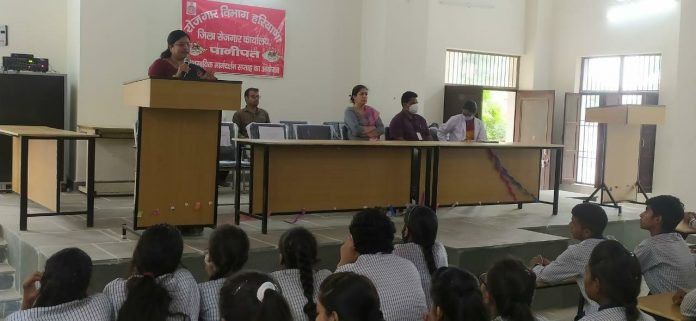 Panipat News/Organized career talk in government school