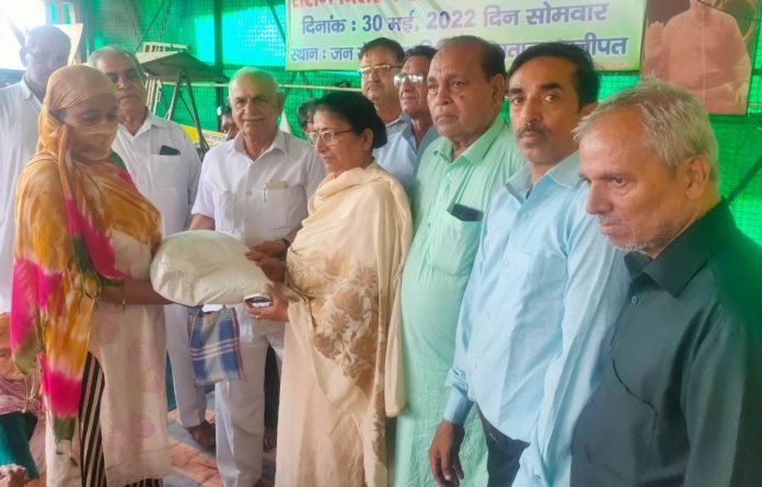 Panipat News/Jan Seva Dal distributed ration to needy families