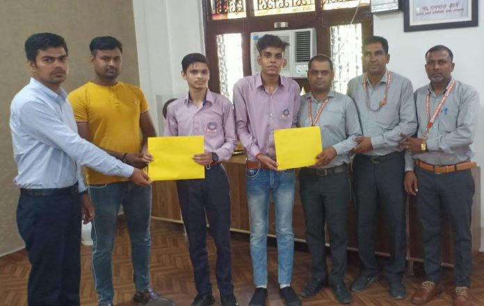 Panipat News/Nitin first in English speech competition and Tushar in Hindi speech competition