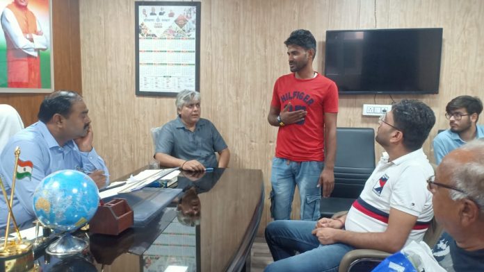 Panipat News/Party workers should give more publicity to the government's welfare policies and development works: Senior Deputy Mayor Dushyant Bhatt