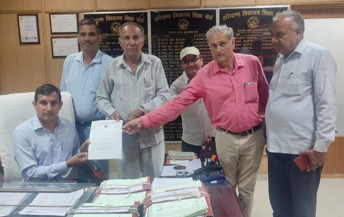 Panipat News/Lecture Welfare Association delegation met the Secretary of Education Board Bhiwani regarding the problems of the faculty members related to the board.