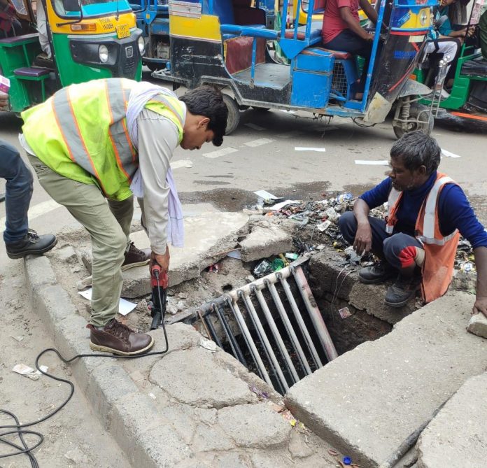 Panipat News/District Police Department got the roadside block drains and sewerage cleaned