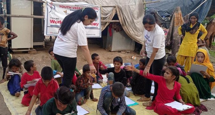 Panipat News/Youth Veerangana Sanstha went to the slums and made people aware about the increasing population