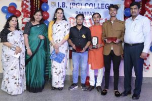 Panipat News/5 students in IB PG College ranked in top 10 in KUK merit list