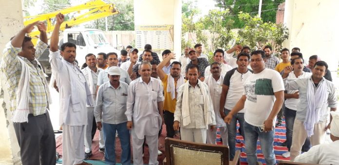 Panipat News/Electricity workers demonstrated for ignoring the demands