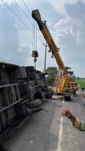 Karnal News/The school bus suddenly overturned in the fields near Gullarpur village in Karnal district.