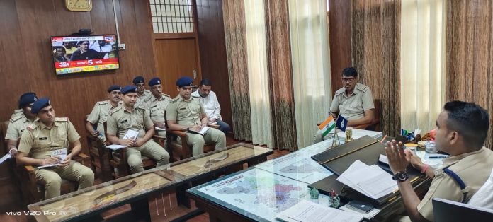 Mahendragarh news/SP held meeting with in-charges of cyber cell and cyber help desk