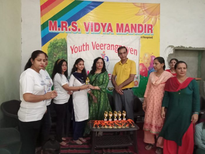 Panipat News/Mehndi competition organized by Youth Veerangana Sanstha in MRS Vidya Mandir School