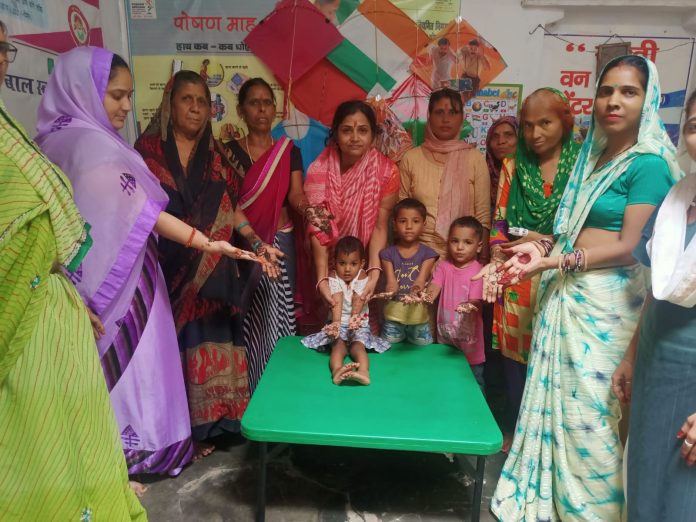 Mahendragarh News/Teej festival celebrated with pomp in ward number 6 Anganwadi center of Mahendragarh city