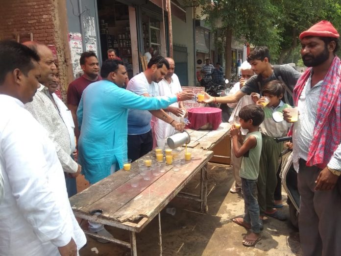 Devotees Worship Shrinath Maharaj on Guru Purnima