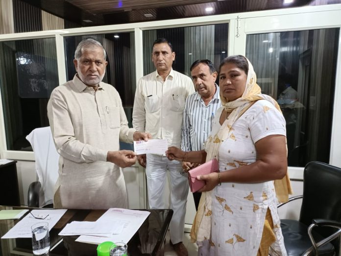 Cheque handed over to the farmers affected by the accident