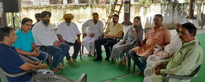 Panipat News/A special meeting of social workers regarding destitute cows