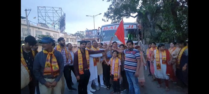 District head Ram Kumar Bansal flagged off bus to Agroha Dham fair