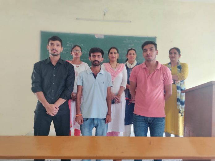 Panipat News/Poetry reading competition organized in IB PG College