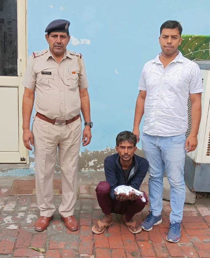 Panipat News/Drug smugglers controlled with 125 grams of charas