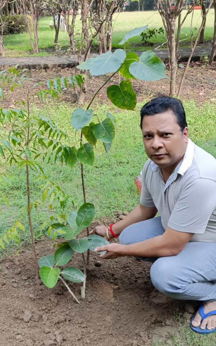 Panipat News/Birthday celebrated by planting Triveni 