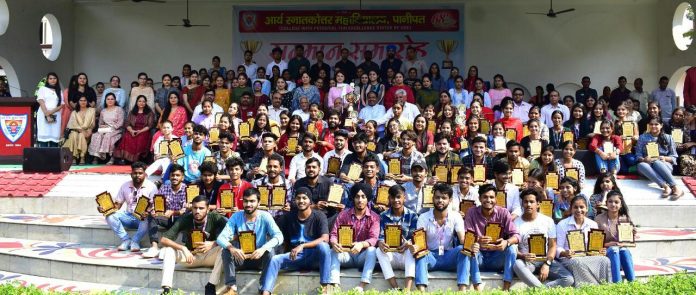 Panipat News/Arya College students created history by winning the overall trophy and brought glory to the college