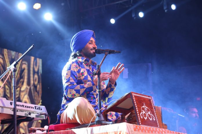 Famous singer and actor Satinder Sartaj made the regional Saras fair a memorable one