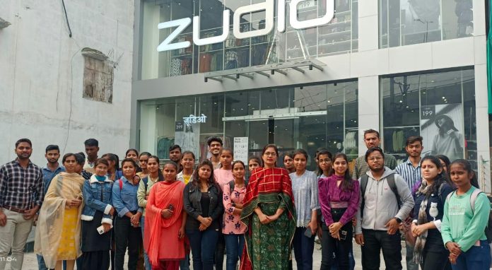 Panipat News/IB College students did industrial tour