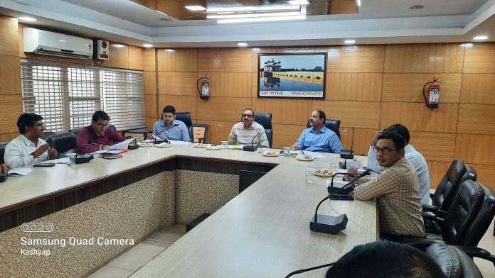 Commissioner of Gurugram division reviewed works related to revenue department