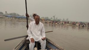 Panipat News/Devotees take a holy dip in Yamuna on Kartik Purnima