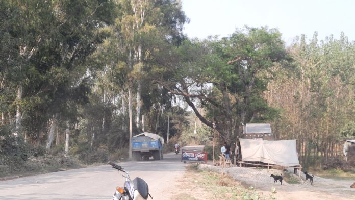 Blocks are named vehicles carrying illegal mining material passing in front