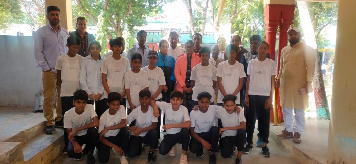 Khudana school team leaves for state level cricket competition