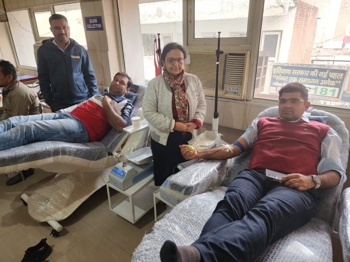 Panipat News/80 youth donated blood in the blood donation camp of Jan Awaz Society