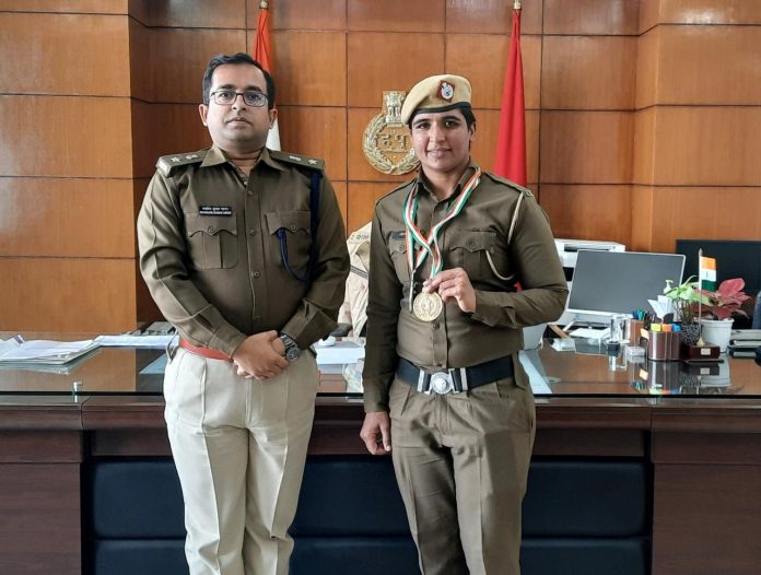 Panipat News/Wrestler female constable Mohini honored by SP Shashank Kumar Sawan