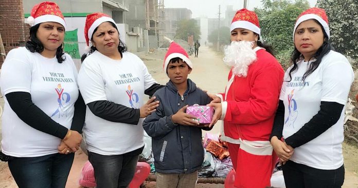 Panipat News/Youth virangnayen sanstha celebrated Christmas with needy children