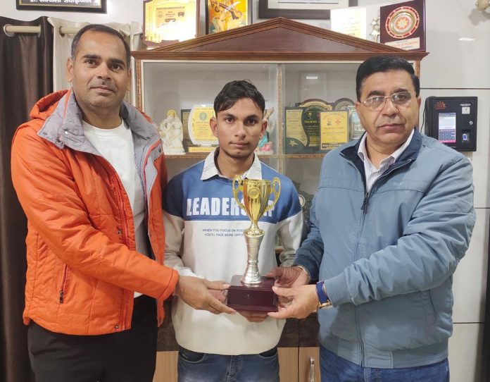 DAV PG College student Shubham won gold medal in weight lifting