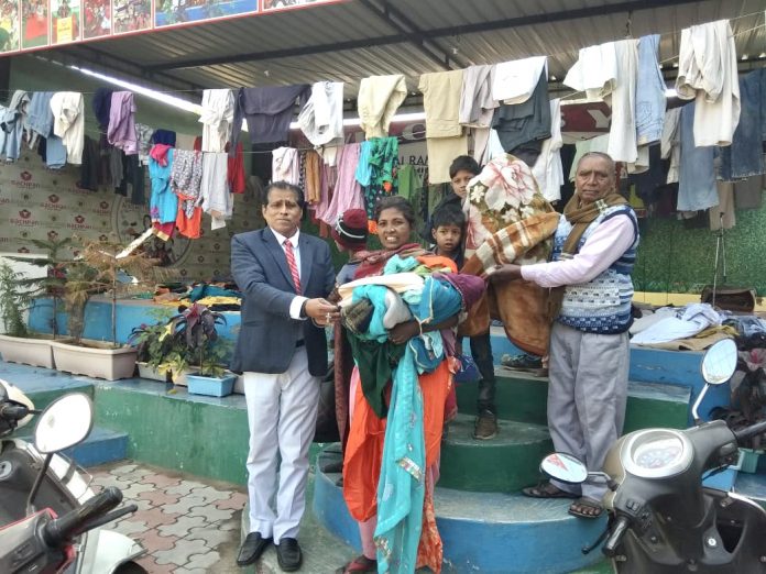 Distributed warm clothes to the needy under the wall of goodness campaign