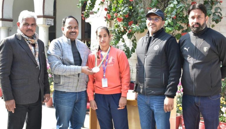 panipat News/Player Kajal secured second position in State Handball Championship