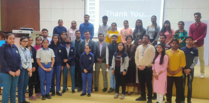 Students of Sri Krishna School stood first in the quiz competition on Science Day in Hakenvi