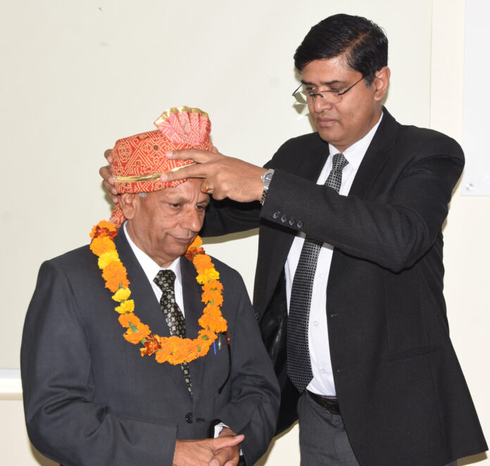 Superintendent of Divisional Commissioner's Office Ramesh Kumar retired from government service