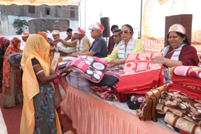 Donation of food and medicine before mass marriage