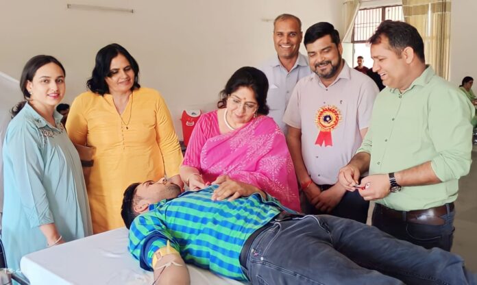 Panipat News/Blood donation camp organized at Deshbandhu Gupta Government College