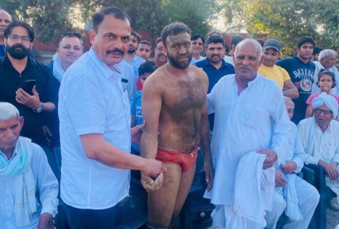 Panipat News/Annual wrestling riot competition organized in Sheetla Mata temple complex in Siwah