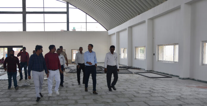 KSCL CEO Anish Yadav reached the construction site