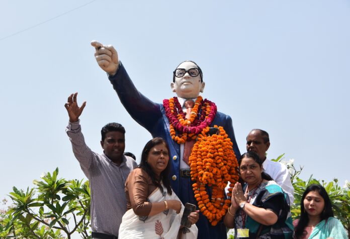 Panipat News/Anjana Panwar paid floral tributes to the statue of Dr. Ambedkar