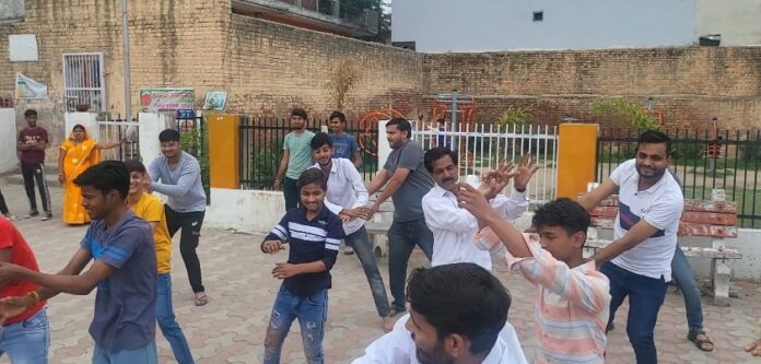 Panipat News/Hanuman swaroops rehearsed group dance together